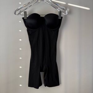 Spanx Suit Your Fancy Strapless Cupped Mid-Thigh Bodysuit Women’s Size Med GUC